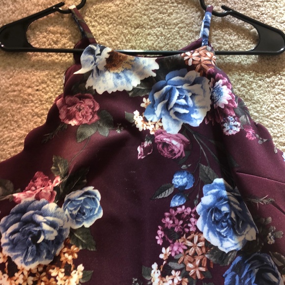 Beautiful floral dress, size medium - Picture 2 of 3